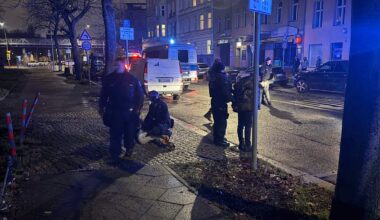 Silvester 2025/2026 im Ticker ++ Raketen werden in Berlin waagerecht geschossen – Angriff auf Streifenwagen – Festnahmen ++