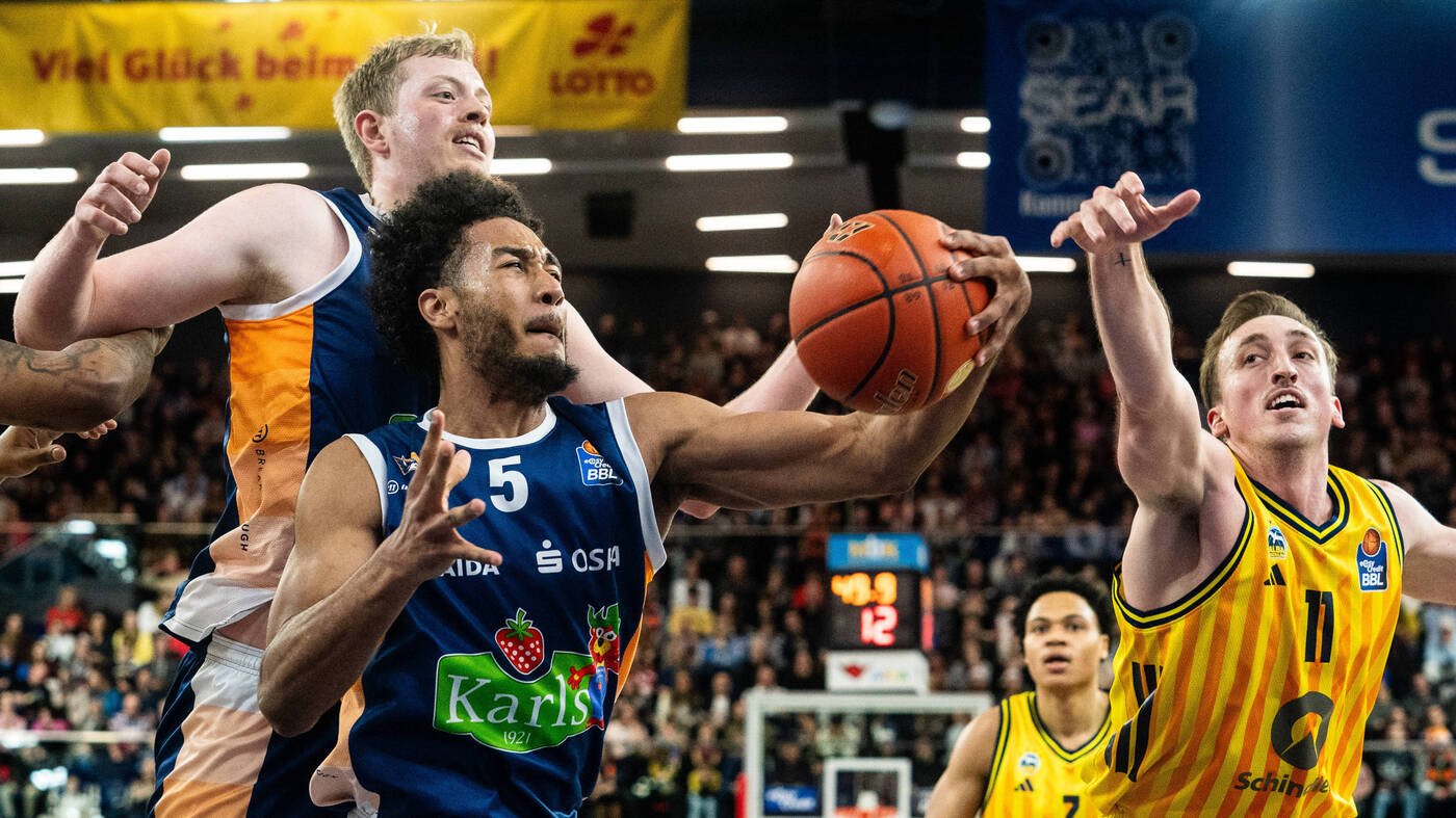 Alba feiert klaren Auswärtssieg in Rostock