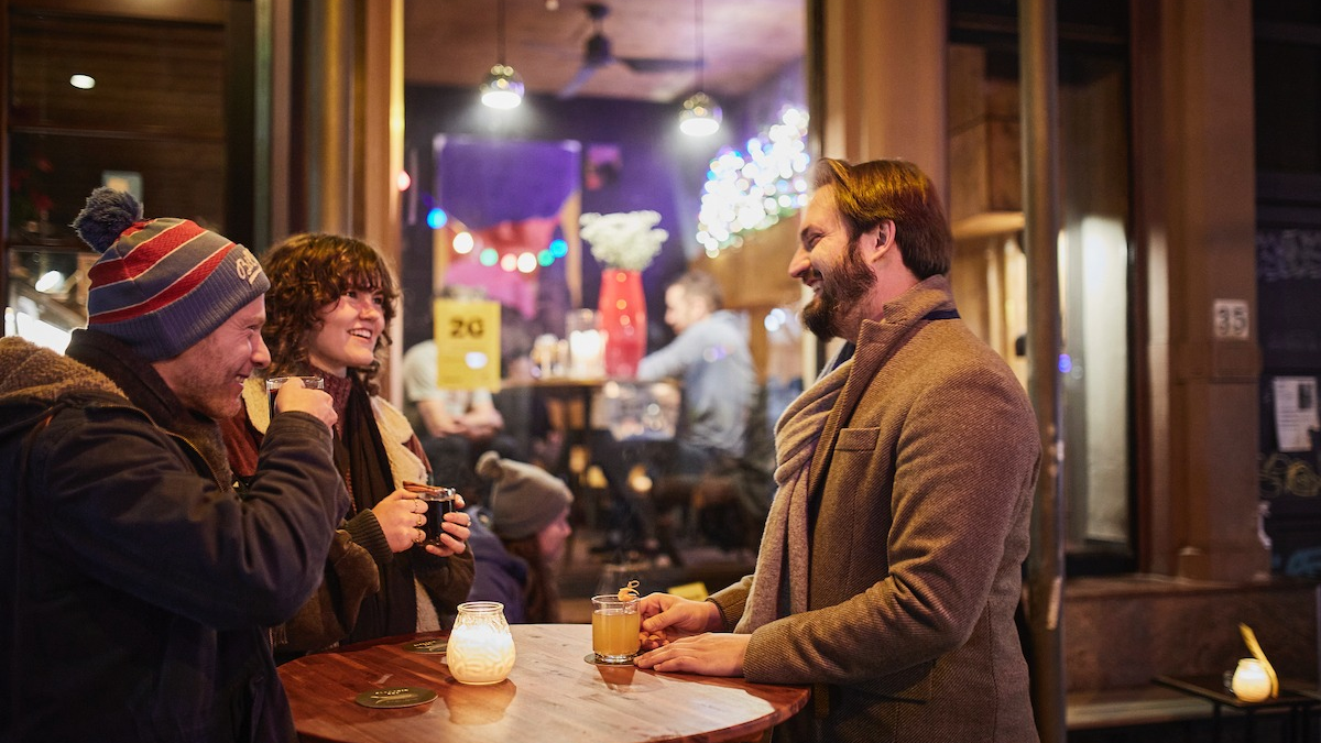 Weihnachtsmarkt Werderplatz verbindet Südstadt-Kneipen und Gemeinschaft