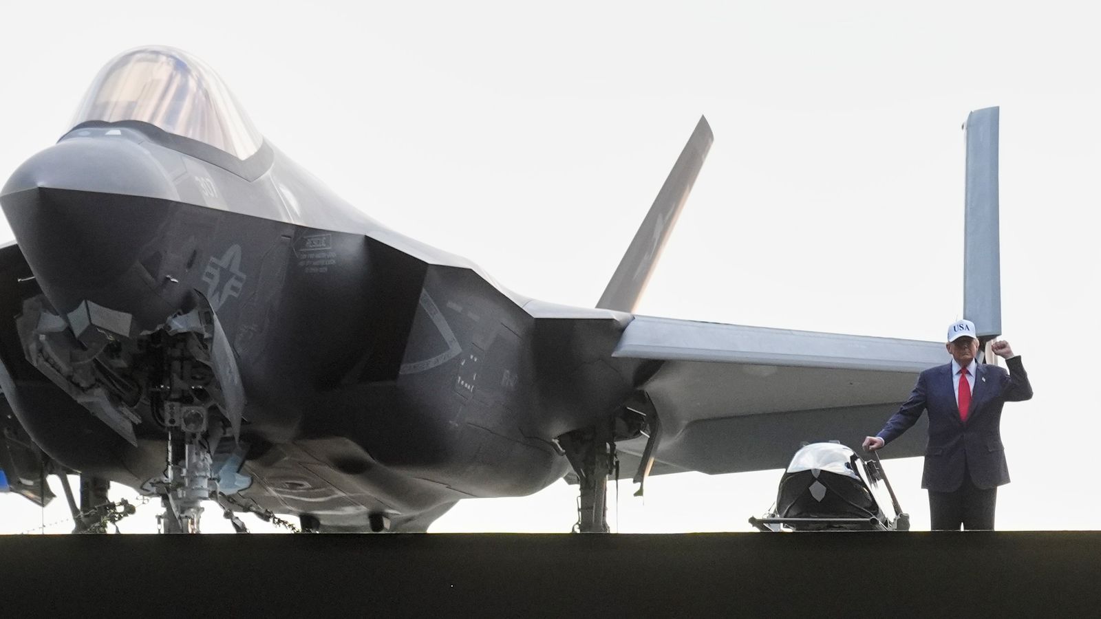 Demokraten und Republikaner bewilligen Trump 1 Billion Dollar Militärausgaben für 2026