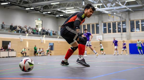 Hallenkreismeisterschaft in Nürnberg, Vorrunde Gruppe 3 mit TSV Johannis 1883 auf Platz eins, ESV Rangierbahnhof auf Rang zwei, gefolgt von DJK Falke, TSV Fischbach und FV Kleeblatt 99 Fürth.