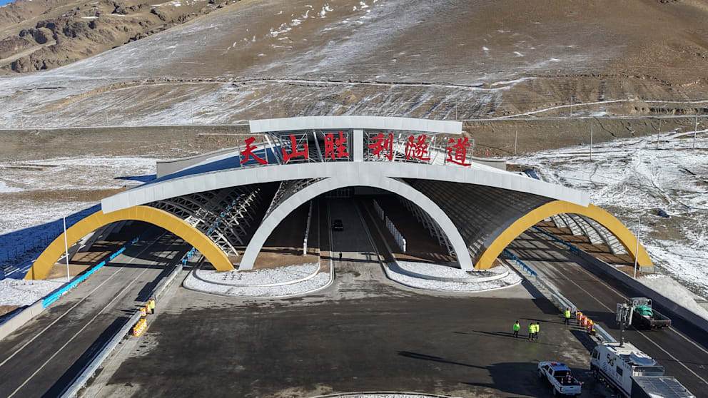 Die Einfahrt zum längsten Autobahntunnel der Welt