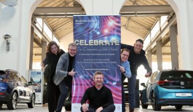 Exklusives Event in historischem Ambiente: Doreen Albrecht und Michael Walter aus der Geschäftsführung der  ASA Autohaus GmbH, Ball-Initiator Steffen Matz, Ball Halle GmbH, Moderator Stephan Baier von Veranstaltungstechnik Halle und Matti Pirnack vom Funkhaus Halle als Partner der Dinner-Show