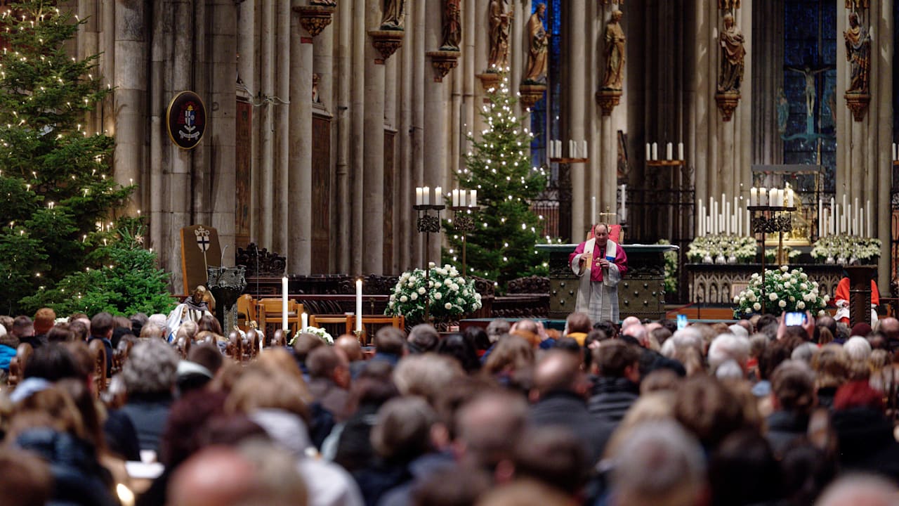 Köln: Masken-Mann sorgt für Aufregung bei Weihnachtsgottesdienst | Regional