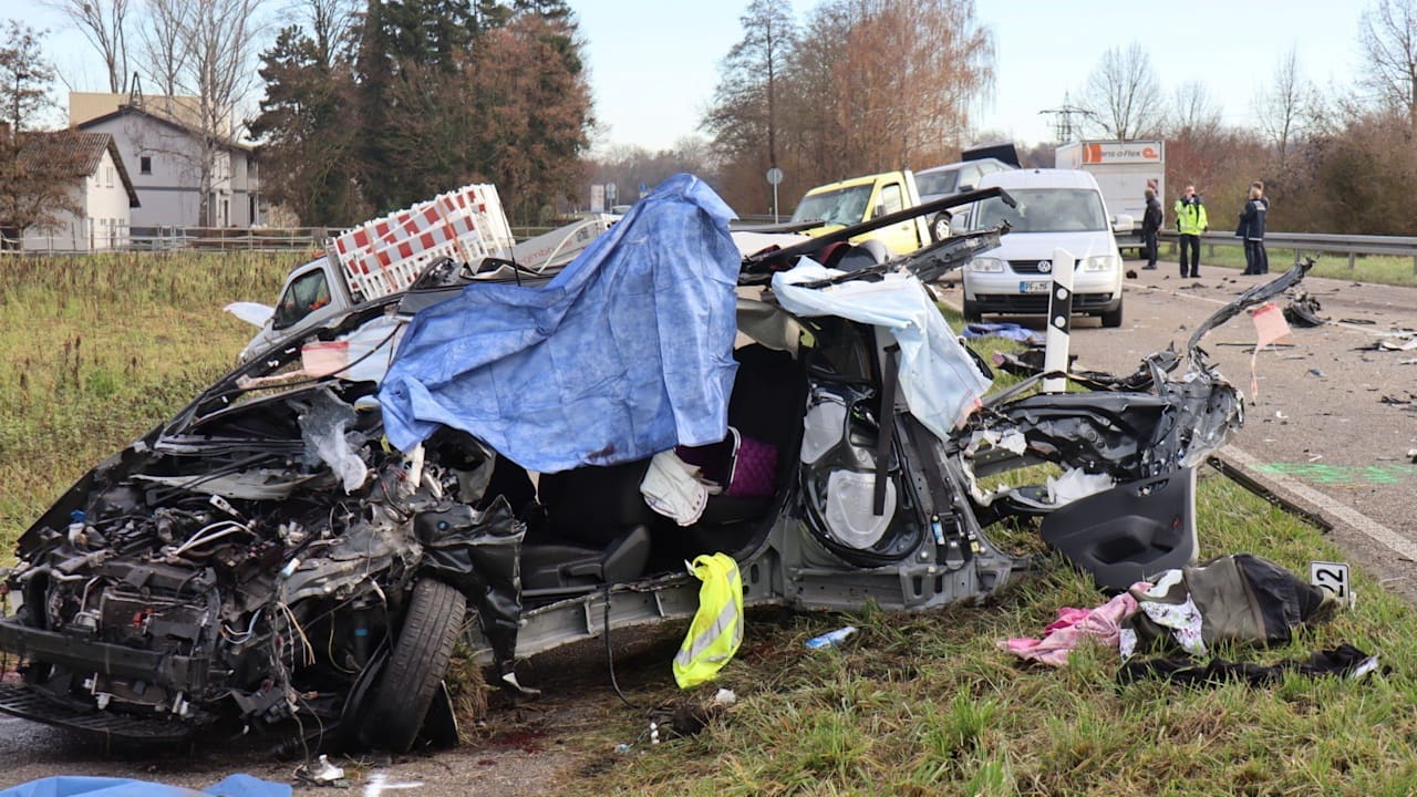 Unfall bei Karlsruhe: Frau stirbt bei Frontalcrash auf L554 | Regional