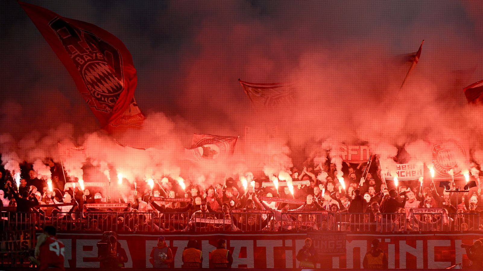 Geheimer Pyro-Plan durchkreuzt: UEFA bestraft FC-Bayern-Ultras
