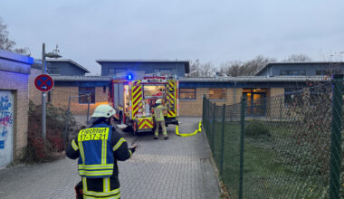 Flechtorf: Adventskranz in Flammen - Feuerwehr rückt zu Kita aus
