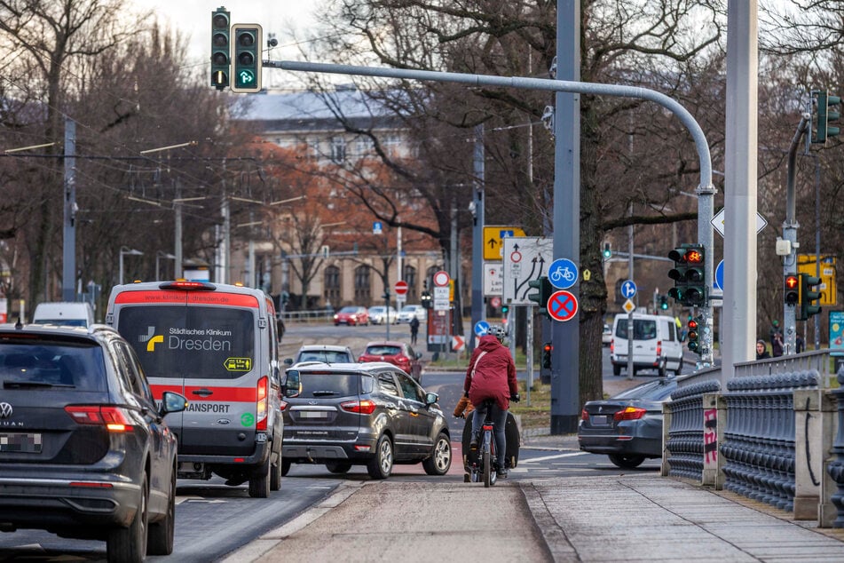 Seit Umstellung der Ampelanlage am Sachsenplatz hat die Polizei keine Unfälle zwischen Radlern und rechtsabbiegenden Fahrzeugen mehr aufnehmen müssen.