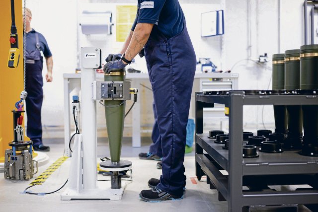 Artilleriemunitionherstellung im brandneuen Werk von Rheinmetall in Unterlüß