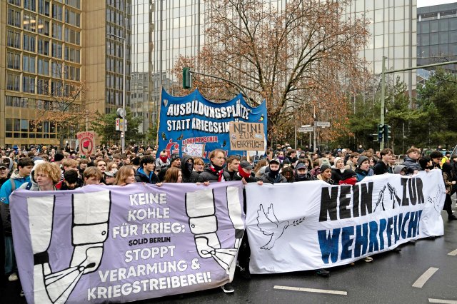 Die Streiks gegen den Wehrdienst sind die größten Schüler*innenproteste seit Fridays For Future.