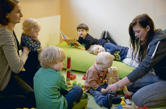 Wenn Berliner Kita-Beschäftigte streiken, müssen Kleinkinder trotzdem betreut werden – dabei unterstützen Eltern und Kommunist*innen.