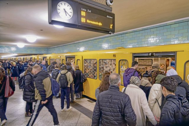Volle Bahnsteige bleiben bis auf Weiteres Realität bei der BVG.