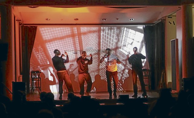 Seit 2024 gibt es haftBARS als Hip-Hop-Crew und Plattform in der Jugendstrafanstalt Berlin. Die aktuellen Crew-Mitglieder sind Dayo, Grau, Prince, Yilo, Juu, Sac, Samu und Ahmed.