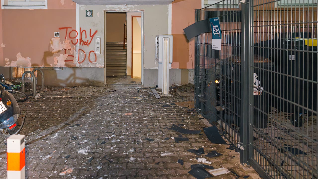 Frankfurt: Heftige Explosion erschüttert Mehrfamilienhaus | Regional