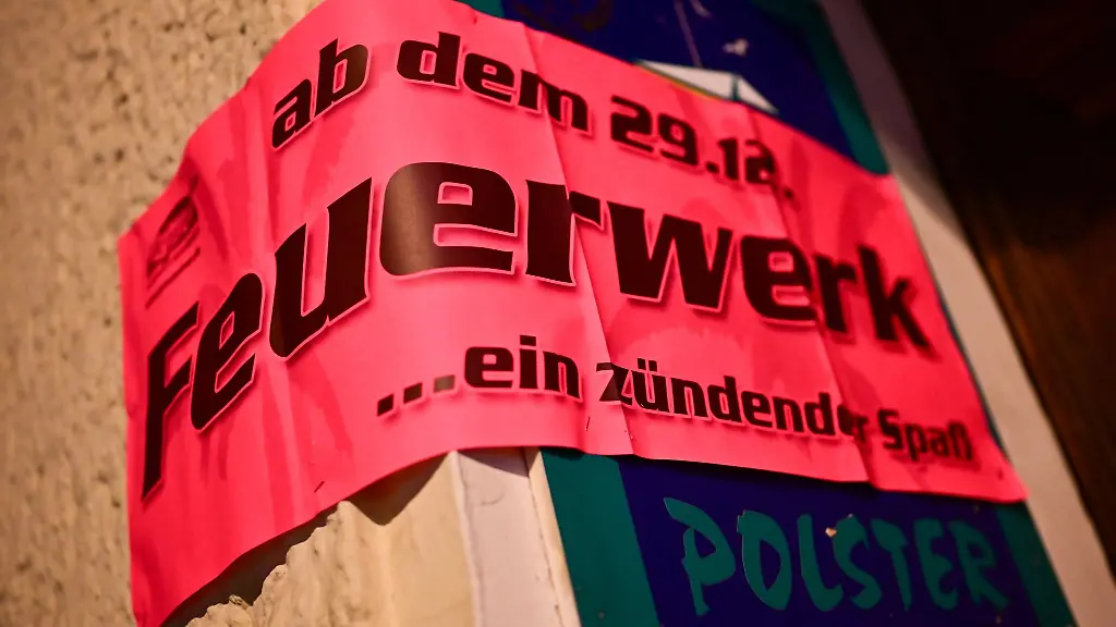 330-Kilo-Feuerwerkskoerper-hat-die-Polizei-bei-einem-Berliner-beschlagnahmt