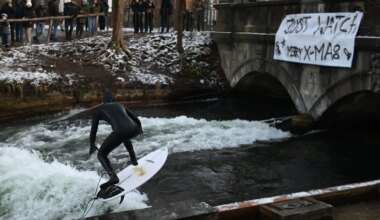 Englischer Garten in München: Die Eisbachwelle ist zurück - München