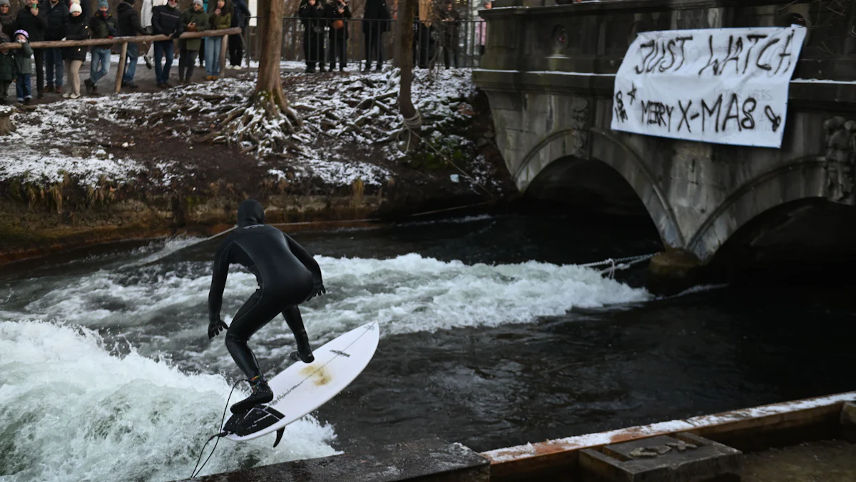 Englischer Garten in München: Die Eisbachwelle ist zurück - München