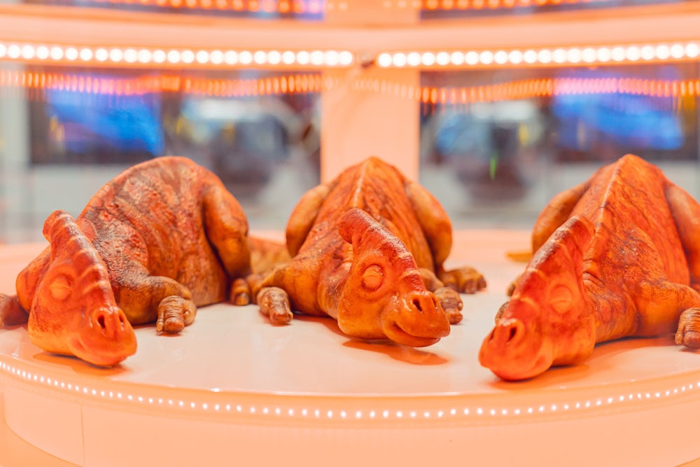 Süß, wie aus Marzipan, sind die kleinen Parasaurolophus-Babys, die frisch geschlüpft im Labor dösen.