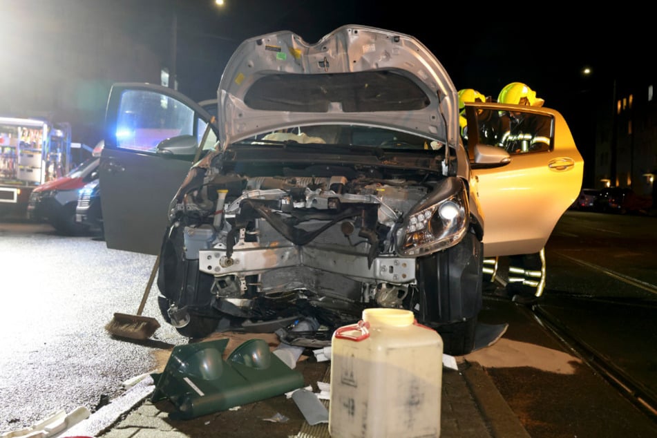 Das Auto wurde stark beschädigt.