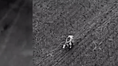 Newsticker zum Ukraine-Krieg: Russische Soldaten auf Pferden