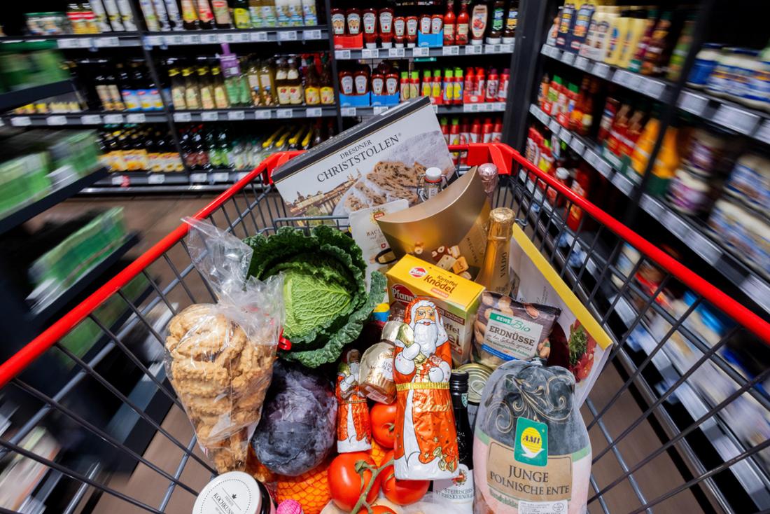 Weihnachtseinkauf im Supermarkt – das sind die Öffnungszeiten.