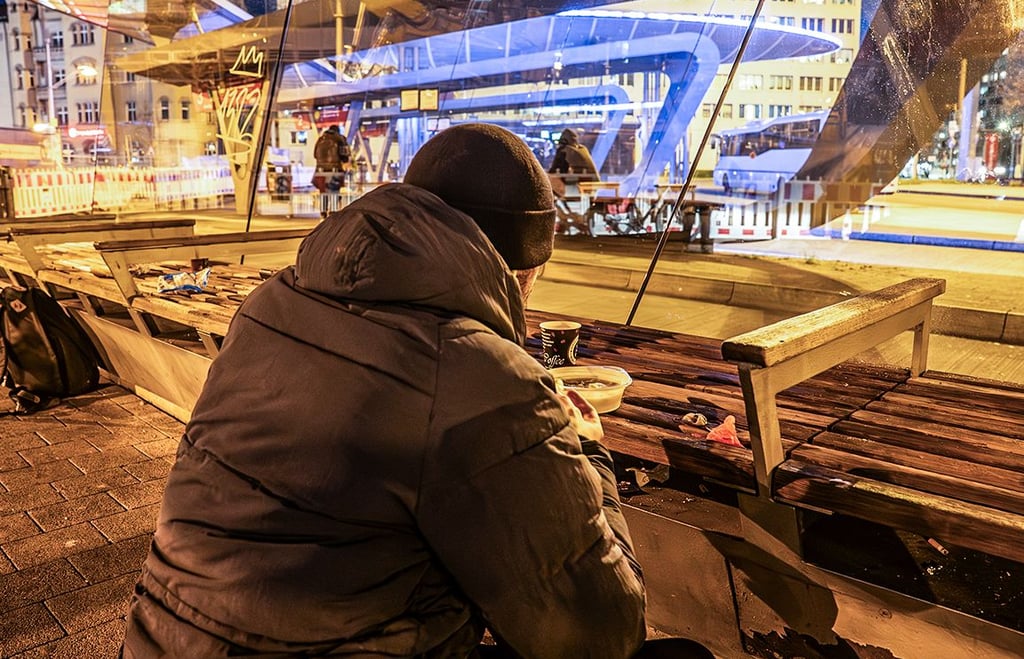 Obdachlos, suchtkrank, vergessen: Der Bus „Vierjahreszeiten“ versorgt Menschen, die am Rand der Gesellschaft leben. Darunter sind auch Jüngere, wie der 24-jährige Max.