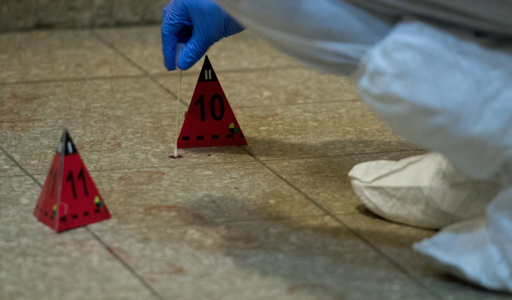 Schüsse im Wohnhaus in Kiel: Tatverdächtiger stellt sich