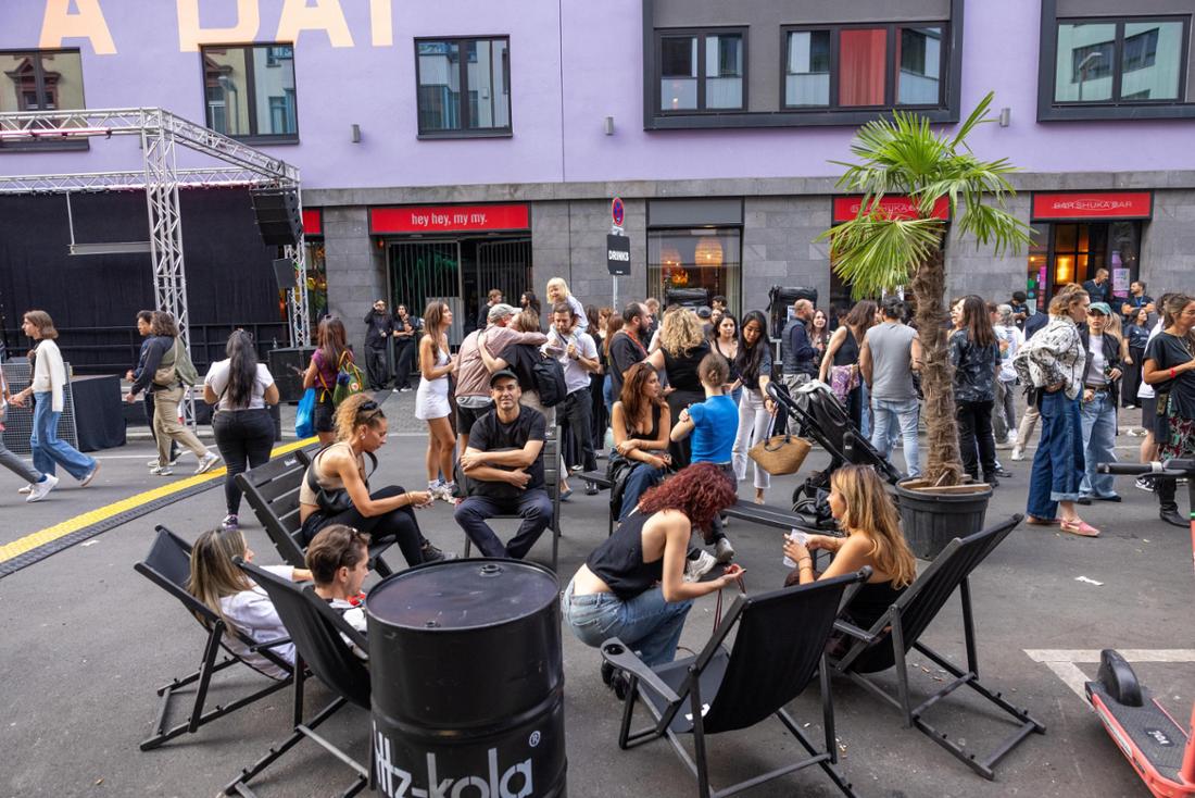 FOTO TAGESSATZFrankfurt: OPEN ViERTEL 2025, Fest im Bahnhofsviertel, Nachfolgeveranstaltung der Bahnhofsviertelnacht, Niddator in der NiddastraßeFoto aufgenommen am 06.09.2025Foto: Rolf Oeser