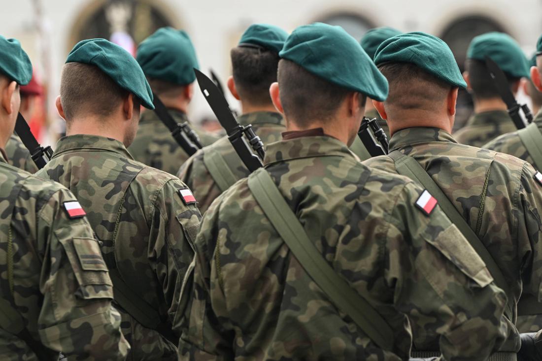 Mitglieder der polnischen Streitkräfte während der Feierlichkeiten zum Tag der Landstreitkräfte in Krakau. 13. September.