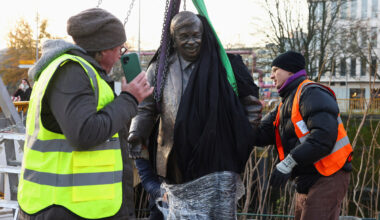 Mahnung an die CDU: Walter-Lübcke-Denkmal vor die Tür gestellt - taz.de