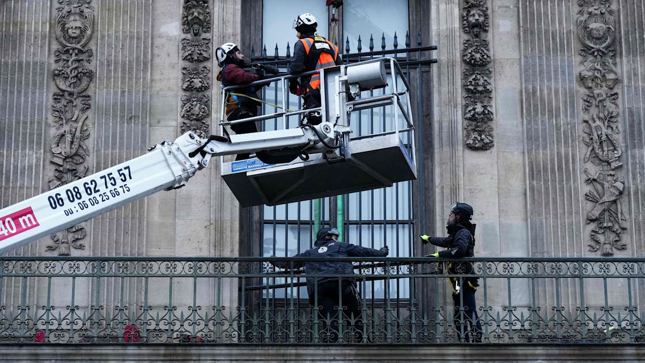 Zwei Monate nach dem Raub: Einbrecher-Fenster des Louvre jetzt vergittert | News