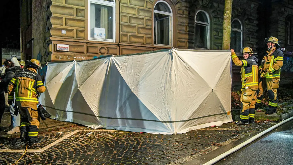 Feuerwehr entdeckt toten Menschen bei Brand