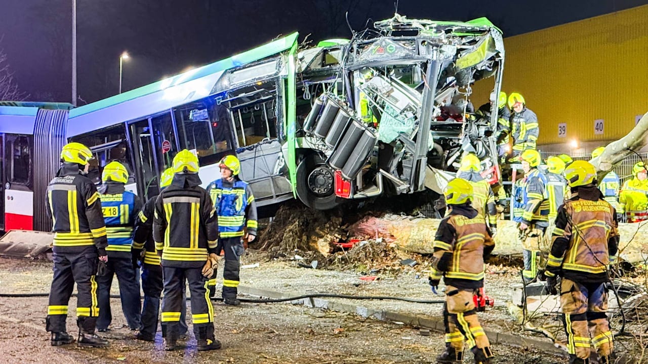 Busunfall in Gelsenkirchen: Fahrer in Lebensgefahr | Regional