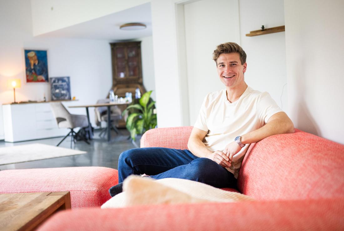 Die beiden Kandidatinnen schlafen während der Hofwoche in dem Haus von Friedrich Dieckmann, während er in ein Zimmer im Haupthaus zieht.