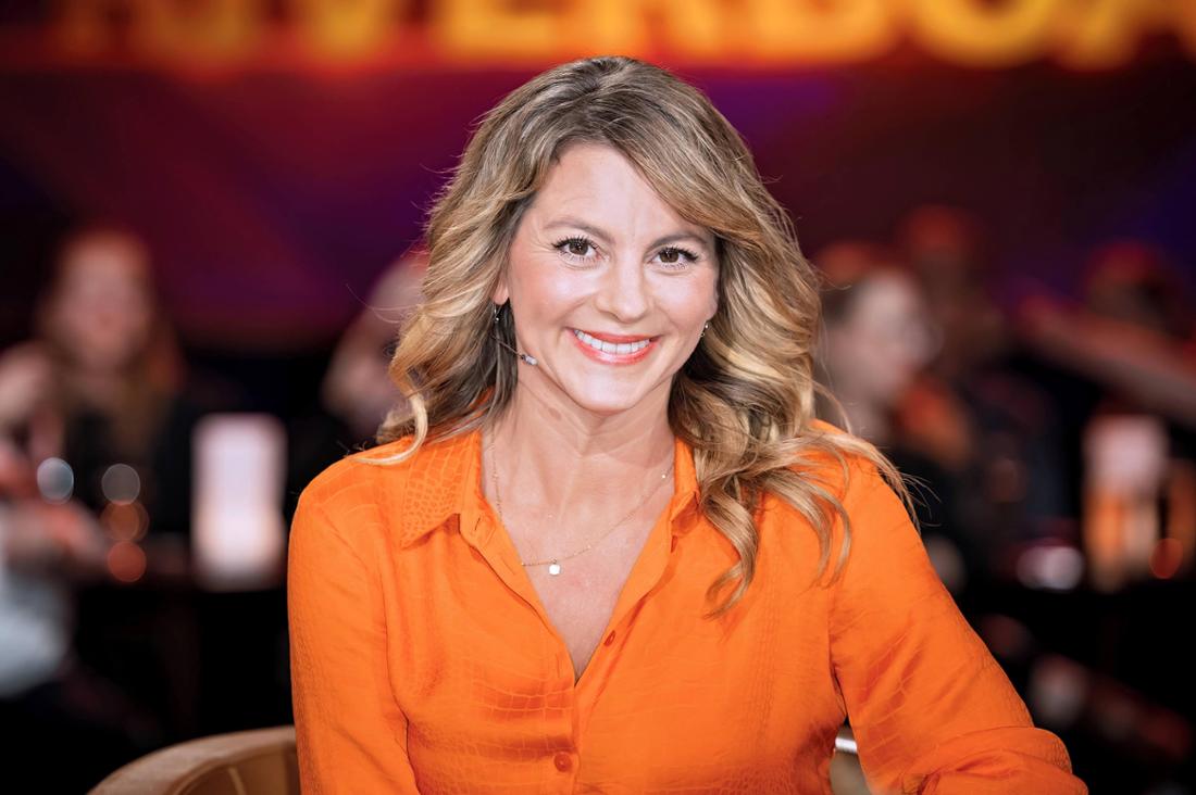 Luise Bähr in einer orangen Bluse