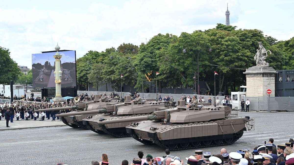 Frankreich rasselt schnurstracks in selbst verschuldete Panzer-Pleite