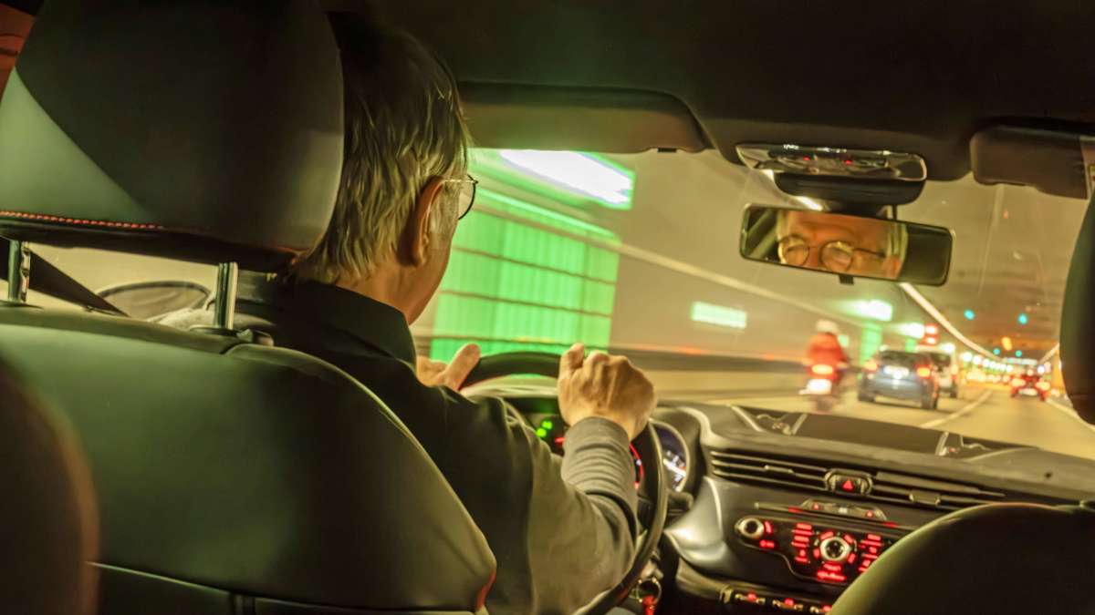 Demenz erkennen hinterm Steuer – Änderungen am Fahrverhalten liefern erste Warnzeichen