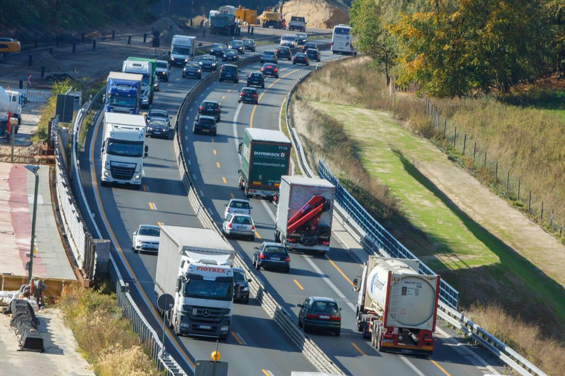 Großbaustelle auf der Autobahn A1 zwischen der Anschlussstelle Lengerich und dem Autobahnkreuz Lotte Osnabrück.