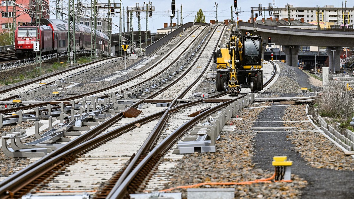 Der erste Abschnitt der künftigen S-Bahn-Linie S15 soll im Frühjahr 2026 eröffnet werden. Die weiteren Abschnitte brauchen noch deutlich länger. Der erste Abschnitt der künftigen S-Bahn-Linie S15 soll im Frühjahr 2026 eröffnet werden. Die weiteren Abschnitte brauchen noch deutlich länger.
