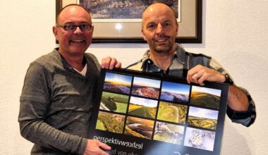 Drohnenpiloten spenden Erlös aus Kalender für Clownsvisite in Klinik