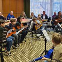 Bei der Weihnachtsbäckerei sang sogar die Verwaltung mit. Foto: Gaby Römers