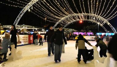 Zwischen Eisbahn, Lichterglanz und leuchtenden Kinderaugen