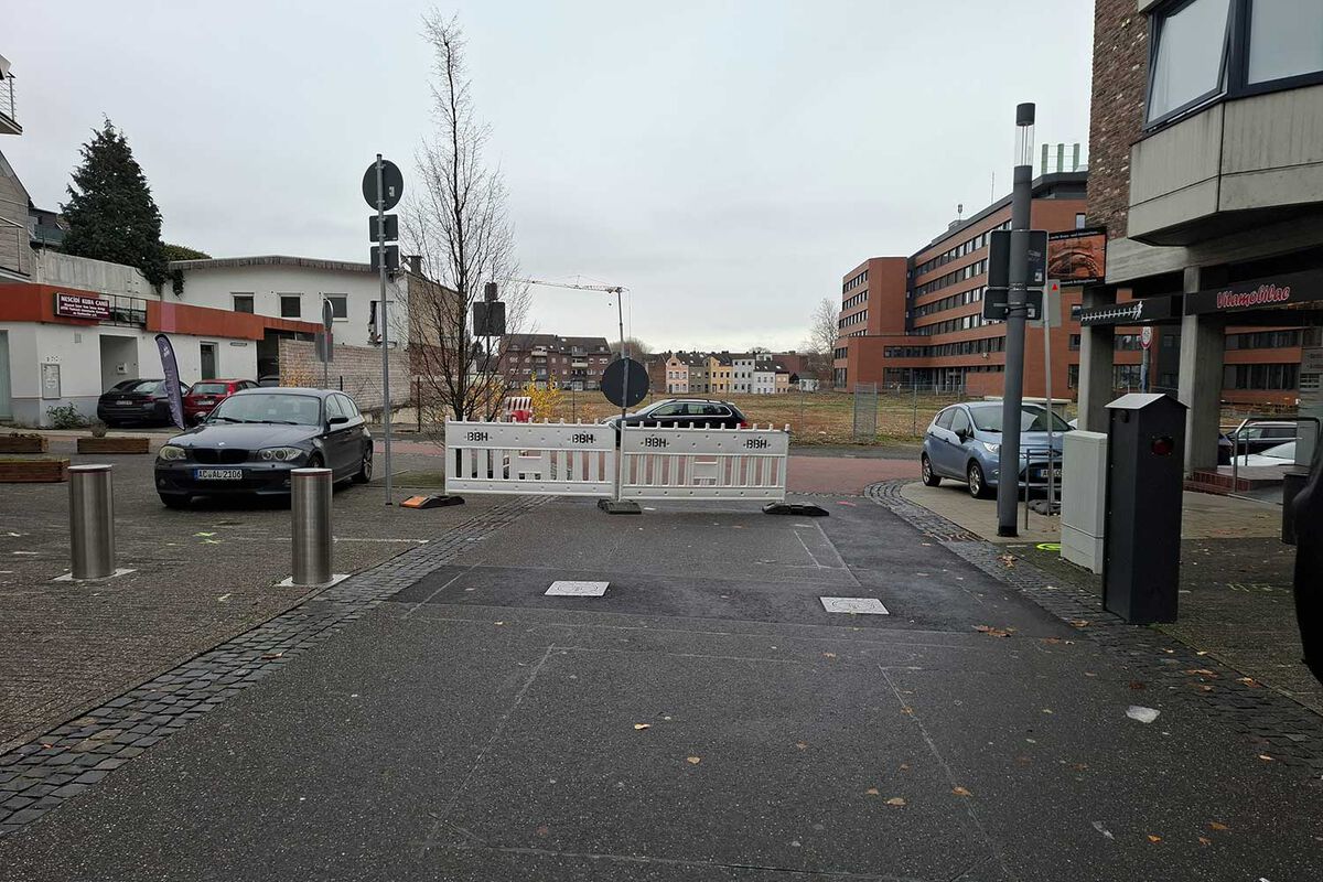 Der Eschweiler Weihnachtsmarkt begeistert mit Atmosphäre, steht jedoch wegen der Pollerregelung und der Auswirkungen auf den Einzelhandel in der Kritik. Foto: Ines Tiede - 