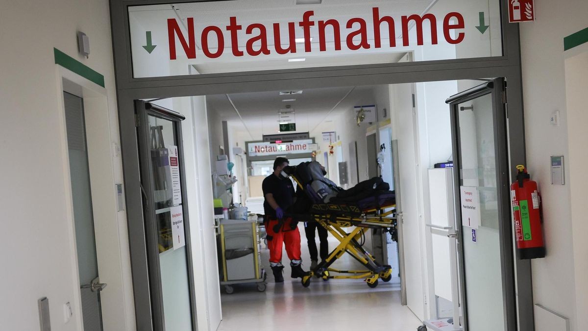 Die Gewalt in den Krankenhäusern nimmt zu. Das Personal ruft nach besserem Schutz. Hamburgs Bürgermeister Tschentscher auf Silvestertour