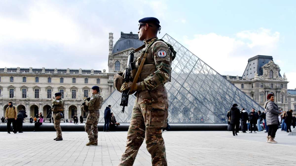 Hunderte historische Kunstwerke in Paris beschädigt