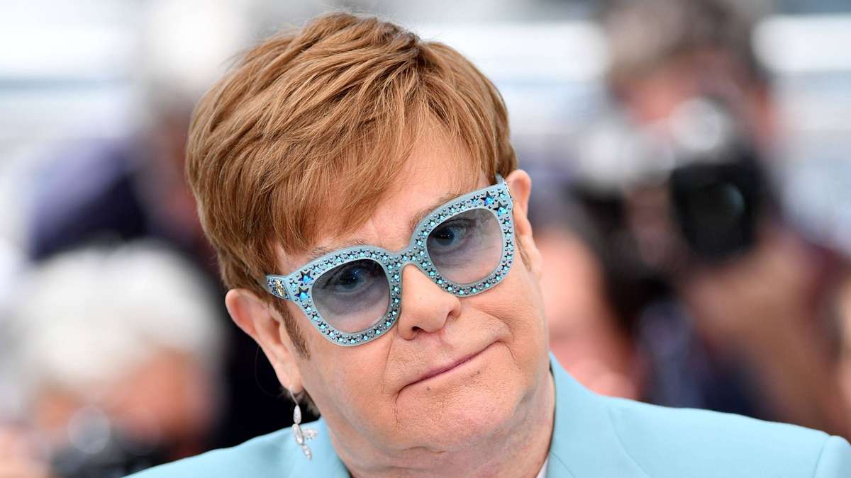 Elton John schrubbt Küche nach Fan-Kritik – „Sauberste Ofentür in Windsor“