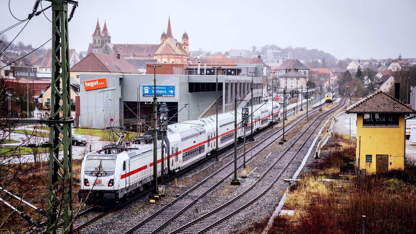 Ein IC in Ellwangen. Die Linie Aalen-Nürnberg wird trotz IC-Sprinter ab Stuttgart zumindest bis zum nächsten Fahrplanwechsel erhalten werden.