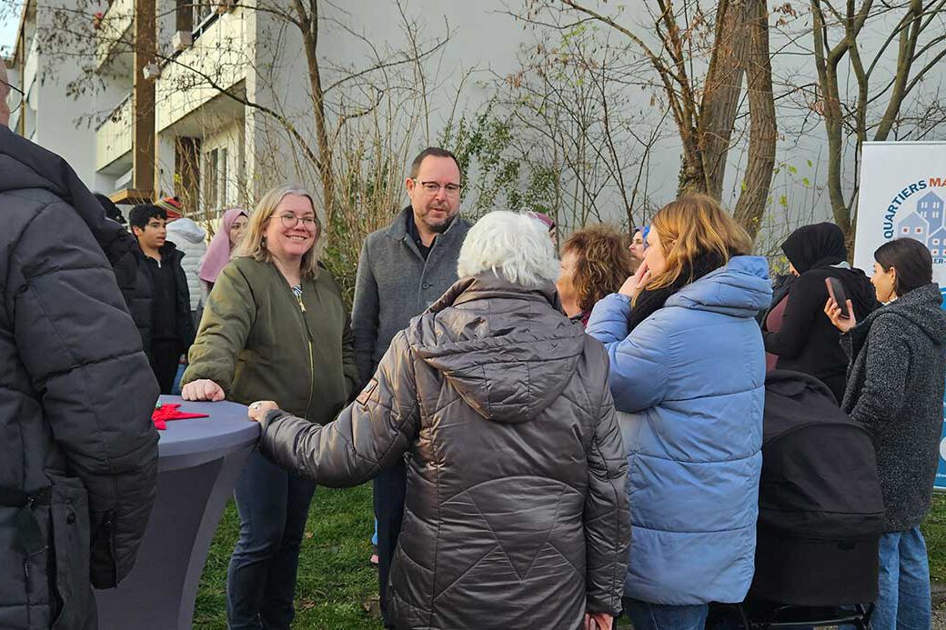 Dana Duikers, Bürgermeister Nowicki und Marietheres Kaleß. Foto Gaby Römers - Dana Duikers, Bürgermeister Nowicki und Marietheres Kaleß. Foto Gaby Römers -