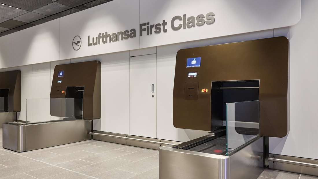 Die Gepäckabgabe in der First Class Lounge der Lufthansa am Flughafen Frankfurt sorgt für Diskussionen.