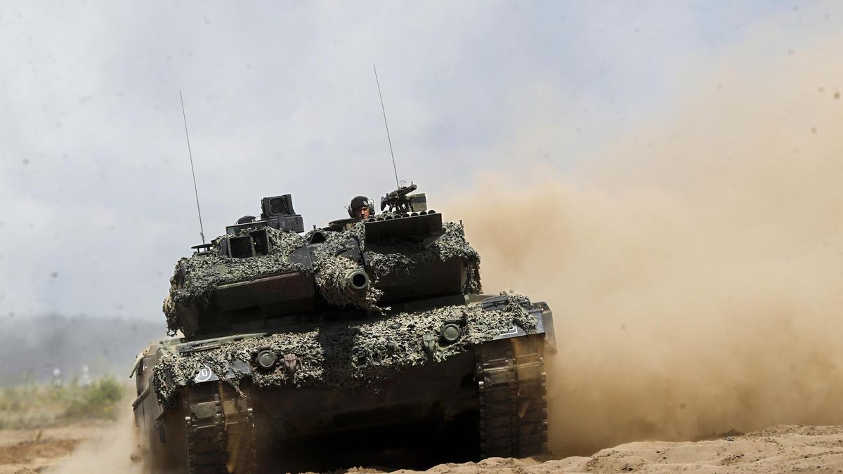 Ein Kampfpanzer Leopard 2A6 der Bundeswehr bei einer litauisch-deutschen Militärübung im Jahr 2023. Ein Kampfpanzer Leopard 2A6 der Bundeswehr bei einer litauisch-deutschen Militärübung im Jahr 2023.